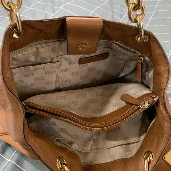 Micheal Kors leather bag with matching wallet. Gently used. - Picture 3 of 5